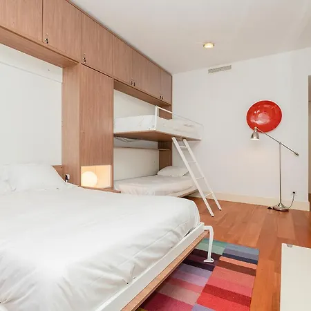 Apartment Warm Ample Space With Wall Beds