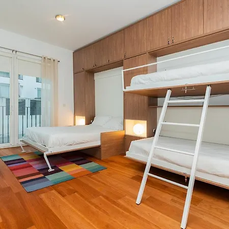 Warm Ample Space With Wall Beds *